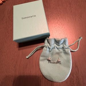 Tiffany & Co. Return to Tiffany mini heart earrings